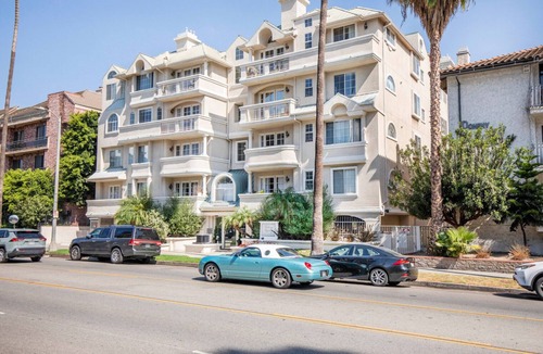 Beverly Grove Apartment | Lovely Beverly Hills 1BR near the Grove & Rodeo Drive, by Blueground