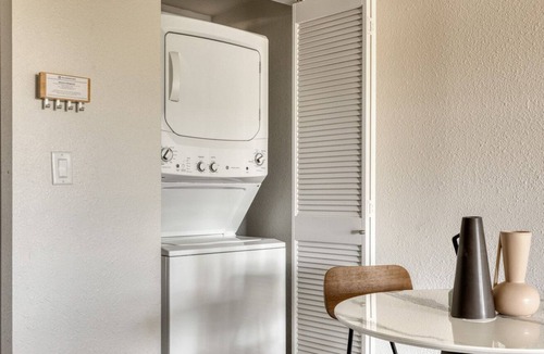 Los Angeles Apartment | Lovely Burbank 1BR w/ Pool, W/D & Gym, near TJ & WF, by Blueground