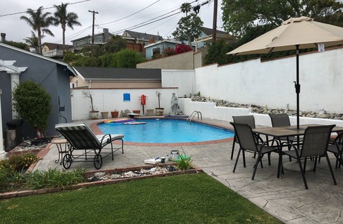 Seaside Cottage | Lovely cottage 2 miles from the beach in quiet neighborhood