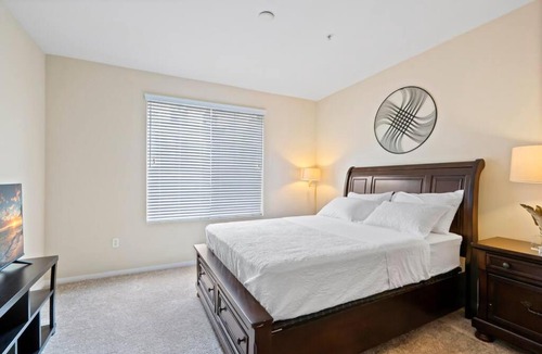 Orange Apartment | Lovely & coxy 2BR/2BA! 5MIN to Disney!