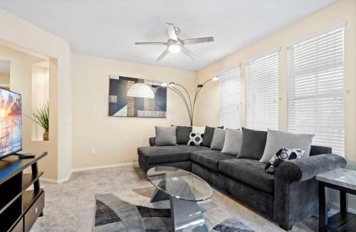 Orange Apartment | Lovely & coxy 2BR/2BA! 5MIN to Disney!