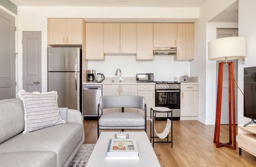 Palms Apartment | Lovely Culver City 1BR w/Gym & Roof Lounge, Walkable Area, by Blueground