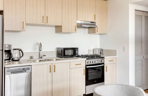 Palms Apartment | Lovely Culver City 1BR w/Gym & Roof Lounge, Walkable Area, by Blueground