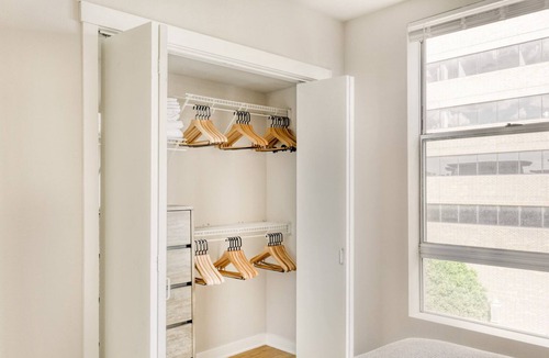 City West Apartment | Lovely Downtown 1BR w/Pool, W/D & Gym, near 7th St Metro, by Blueground