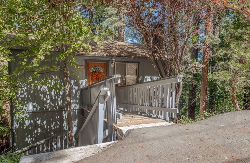 Arrowhead Villas Cabin | Lovely Hillside Retreat w/Fireplace & Furnished Deck - Near Sky Park