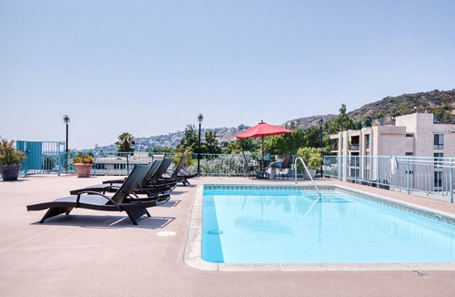 Hollywood Hills West Apartment | Lovely Hollywood 1BR w/Pool, walk to metro, restaurants, by Blueground