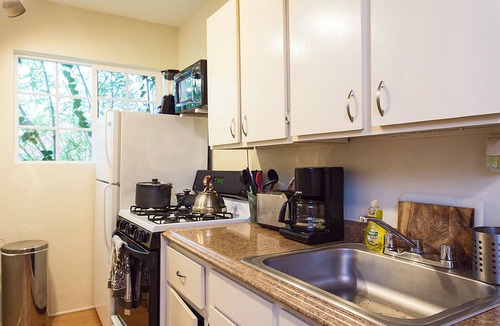 Hollywood Apartment | Lovely Hollywood Retreat with Porch & Garden
