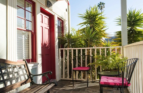 Hollywood Apartment | Lovely Hollywood Retreat with Porch & Garden