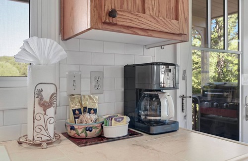 Angels Camp House | Lovely Home- near fine dining and pool area (Bret Harte Cottage)