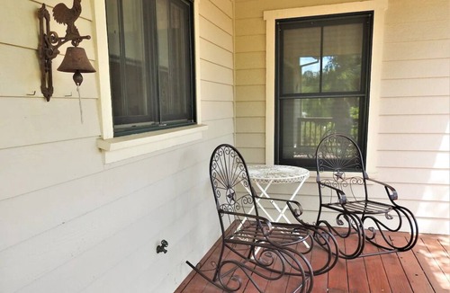 Angels Camp House | Lovely Home- near fine dining and pool area (Bret Harte Cottage)