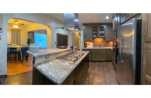 Lincoln Acres House | Lovely house in the suburbs! Privacy & comfort!