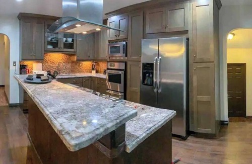 Lincoln Acres House | Lovely house in the suburbs! Privacy & comfort!
