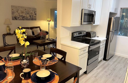 Sawtelle Apartment | Lovely, huge remodeled 1bd in West LA-SMC,UCLA,SM Beach