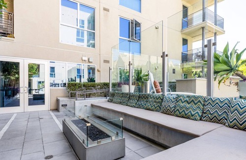 Wilshire Center Apartment | Lovely Koreatown 1BR w/ Gym, Pool, walk to Wilshire Blvd by Blueground