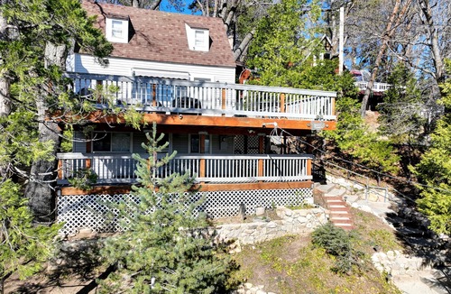 Cedar Glen Cabin | Lovely Lake View 4 BR Cabin w/Large Kitchen & Deck.