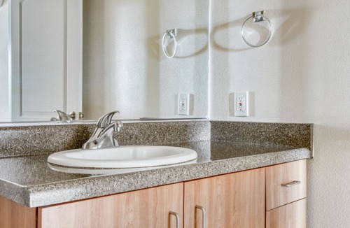 NoHo Arts District Apartment | Lovely North Hollywood 2BR w/ Gym & Pool, near TJ & shops, by Blueground