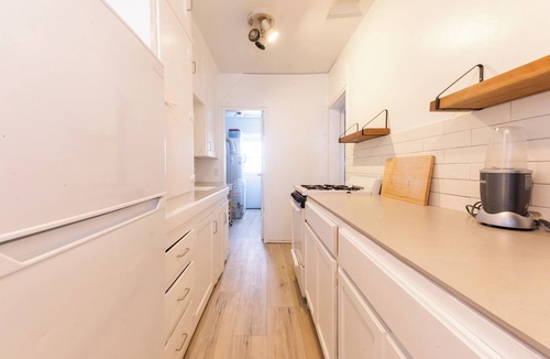 Northeast Apartment | Lovely Santa Monica Chic 1BR Private W/D & Free Street Parking