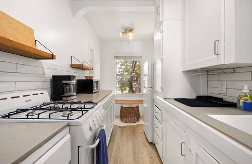 Northeast Apartment | Lovely Santa Monica Chic 1BR Private W/D & Free Street Parking