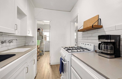 Northeast Apartment | Lovely Santa Monica Chic 1BR Private W/D & Free Street Parking