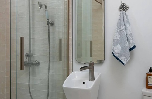 Westlake Apartment | Lovely Studio for 2! Near DTLA!
