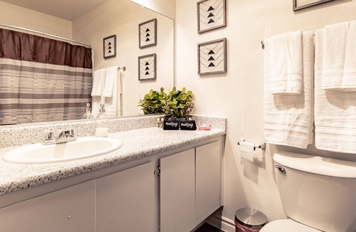 Colton Apartment | Lovely Studio☑ King Bed♚ Clean ✪ Comfortable✿