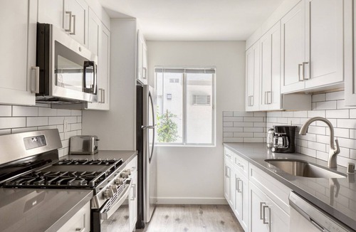 Valley Village Apartment | Lovely Valley Village 1BR w/Pool, BBQ, near Ventura Blvd, by Blueground