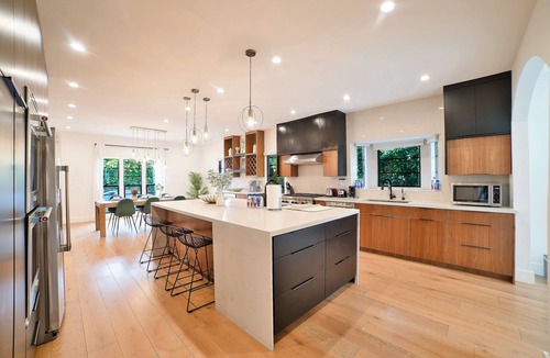 Carthay Circle House | Lovely Villa w/hot tub - 5 min from The Grove
