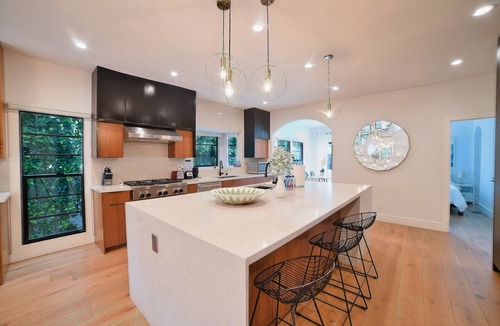 Carthay Circle House | Lovely Villa w/hot tub - 5 min from The Grove