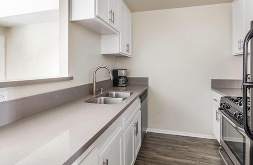Hollywood Apartment | Lovely West Hollywood 2BR, close to bars, restaurants, TJ, by Blueground