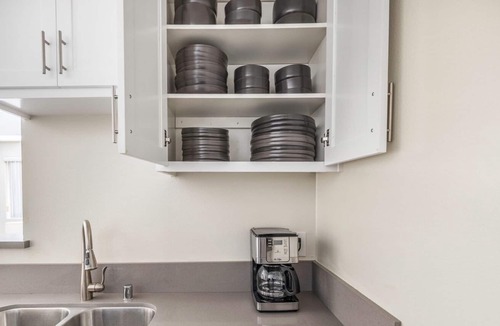 Hollywood Apartment | Lovely West Hollywood 2BR, close to bars, restaurants, TJ, by Blueground