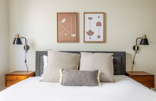 Hollywood Apartment | Lovely West Hollywood 2BR, close to bars, restaurants, TJ, by Blueground