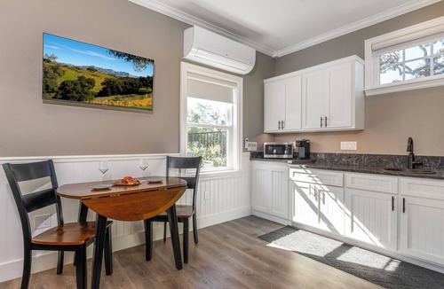 Santa Ynez Cottage | Lovers Getaway: Luxe Studio Romance Wine Gastro L2EV Sleeps 4, Unit 4 Meadowvale