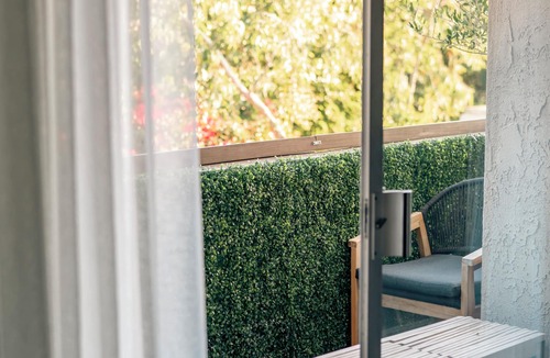 Valley Village Apartment | Luca's Tree Flat! nThe 1bed condo in Studio City/Valley Village