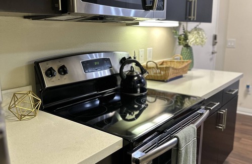 Los Angeles Apartment | Lush 1 bd Koreatown w/FREE parking & In-Unit laundry