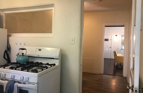 Larchmont House | Lush 2x2 Bungalow w/yard near Larchmont Village!