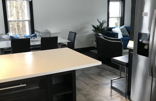 Warren House | Lush Newley Renovated Home - Downtown Warren