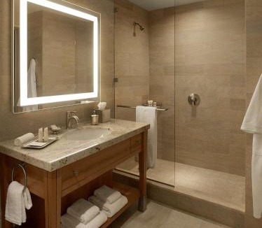 Westwood Hotel | Luskin Hotel