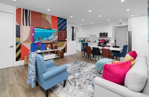 Harbor Gateway South House | Lustrous Abode 4B3B QUEEN BEDS