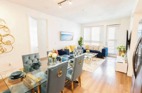 Downtown Apartment | Lux 2BD/2BTH apartment in Glendale with WiFi, fitness room, pool