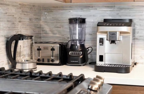 Downtown Apartment | Lux 2BD/2BTH apartment in Glendale with WiFi, fitness room, pool