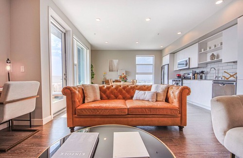 Carthay Circle Apartment | Lux 3 Bedroom in Hollywood w/Parking & Balcony!