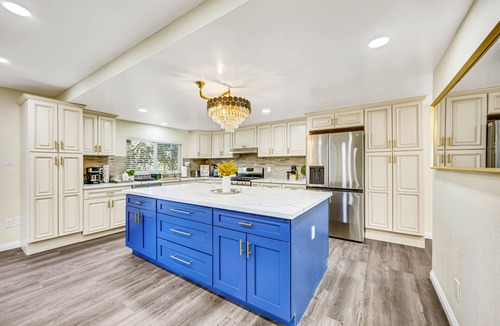 Estates at Canyon Crest House | LUX A Massive Beautiful 5bed/4bath with Hot Tub