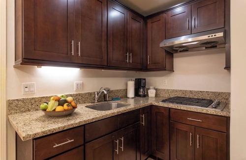 Pasadena Cottage | Lux Cottage @ 5 stars Resort 2R 2B Kitchen Suites with Parking