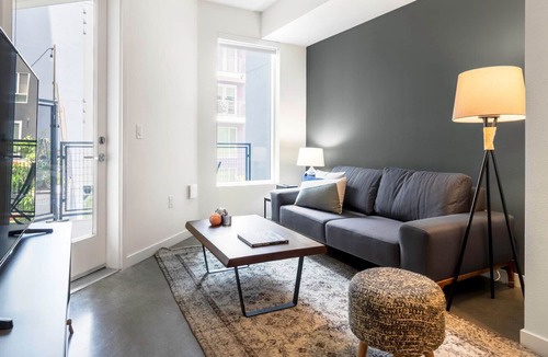 City West Apartment | Lux Downtown 1BR w/ Gym, W/D, Pool, near Staples Center by Blueground