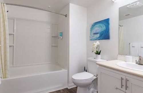 Morena Apartment | Lux King Bed Suite w/70"TV/Pool/Sauna/Gym/GameRoom
