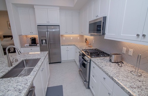 Stevenson Ranch Condo | Lux new 2 bedroom condo 1 minute from Six Flags.