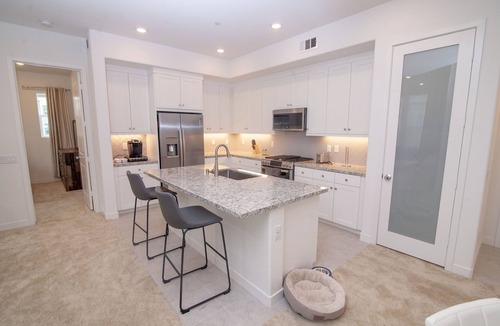 Stevenson Ranch Condo | Lux new 2 bedroom condo 1 minute from Six Flags.
