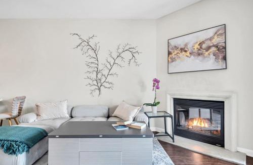 Canoga Park House | Lux Oasis in Woodland Hills