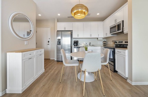 North Park Apartment | LUX Oasis North Park King Beds Workspaces Parking