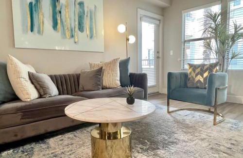 Westwood Apartment | Lux One Bedroom Condo with Garden View